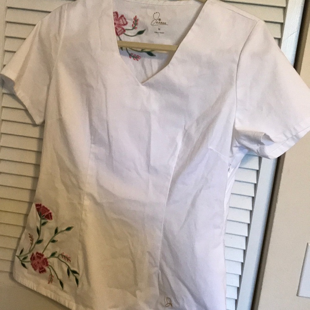 Jaanuu scrub top